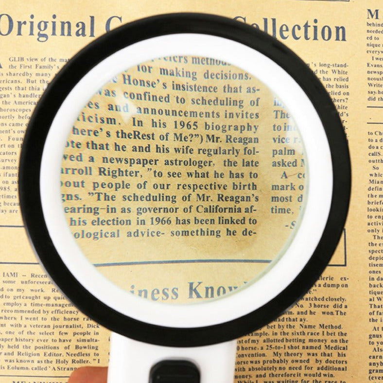 30x Illuminated Magnifying Glass